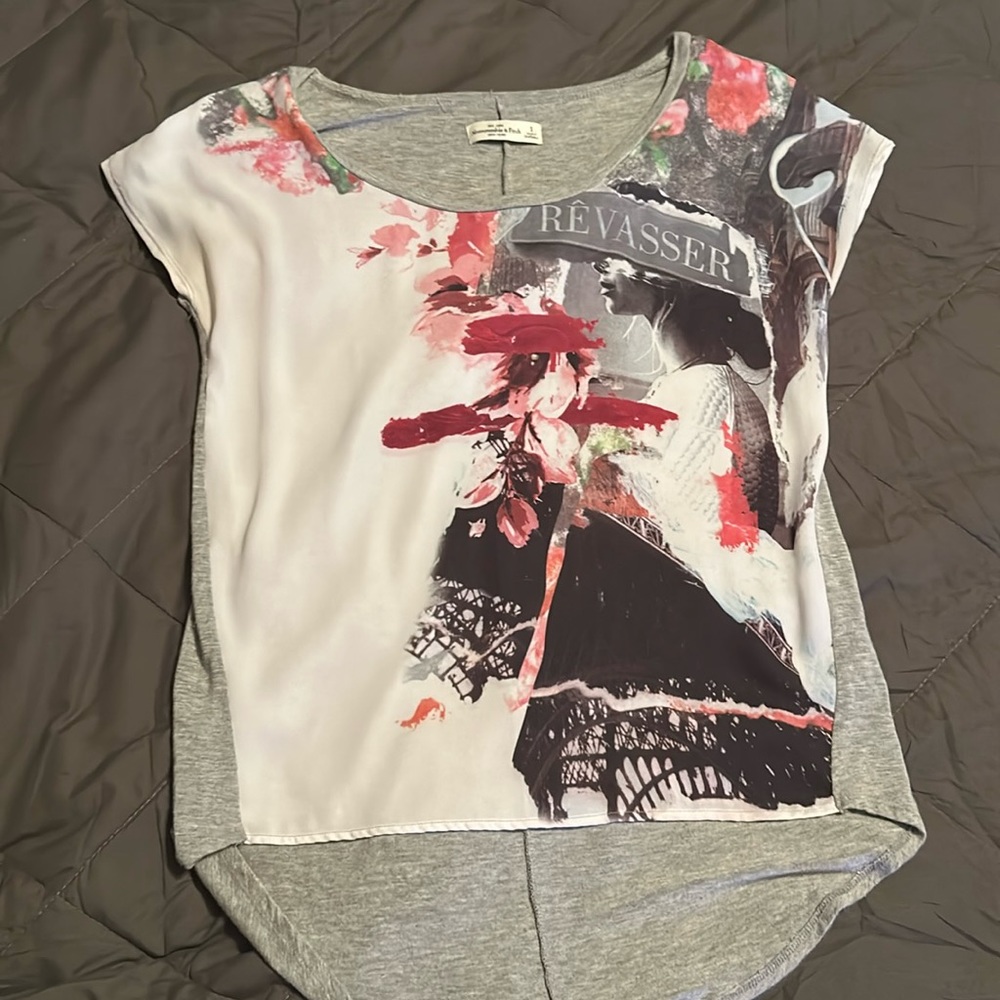 Abercrombie and Fitch t-shirt. Size S